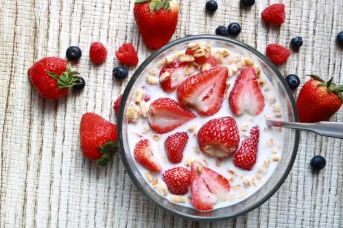 Benefits of strawberries for breakfast